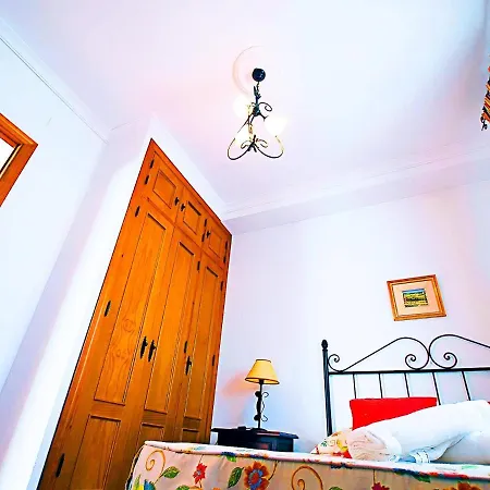 Apartamento De 2 Dormitorios Lugar Tranquilo I *